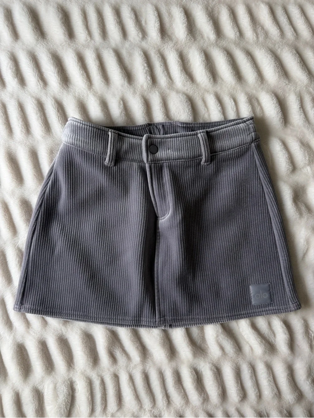 Alo Yoga Ribbed Velour Baller Mini Women Skirt in Fog